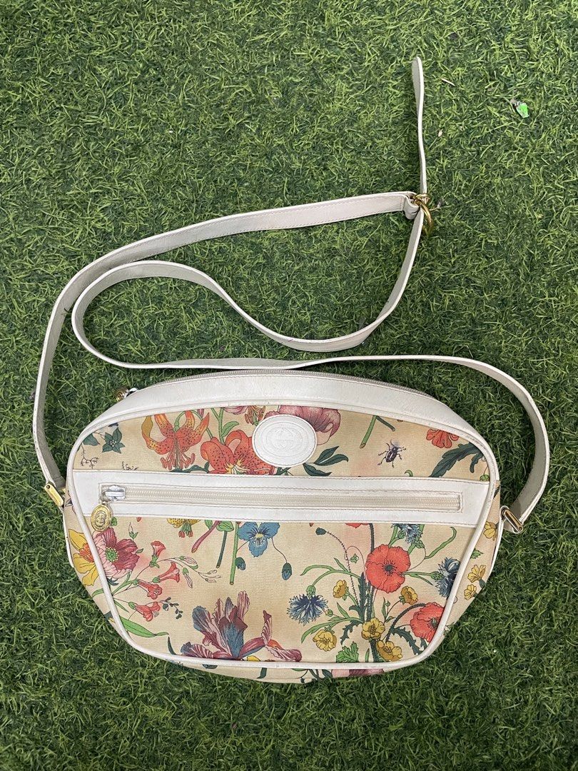 VINTAGE GUCCI SLING BAG (Category: Luxury Bags & Wallets) located in Baguio. Submitted by keyz_2find (Listing ID 1466267895, Image 1). Description: FS VINTAGE GUCCI SLING BAG.