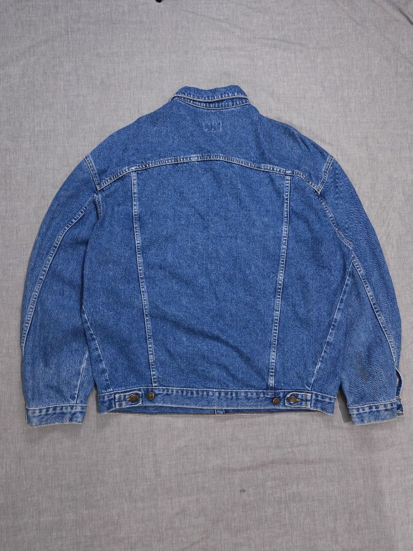 Vintage Lee denim jacket (Category: Coats, Jackets and Outerwear) located in Baguio. Submitted by used_clothing2600 (Listing ID 1466285564, Image 2). Description: vintage Lee denim jacket size xl verygood condition pit to pit 26 length 29.5 shoulders 24.5 sleeve length 25 P 1,500.