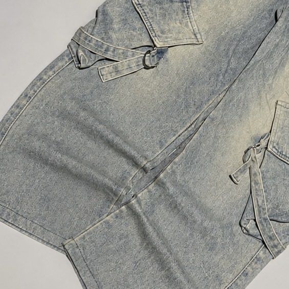 VINTAGE LIGHT 7 MULTI-POCKETS CARGO PANTS✨ (Category: Jeans) located in Bulacan. Submitted by cris_thrifty (Listing ID 1466232283, Image 3). Description: ₱350 + shipping fee VINTAGE LIGHT 7 MULTI-POCKETS CARGO PANTS✨ Size 27-37 (freesize w lace) Length 40 Leg hole 9 Thigh 13 • needwash • good fittings • semi Hard • Heavy • stain • bitemarks on hem • thick • must buy it.