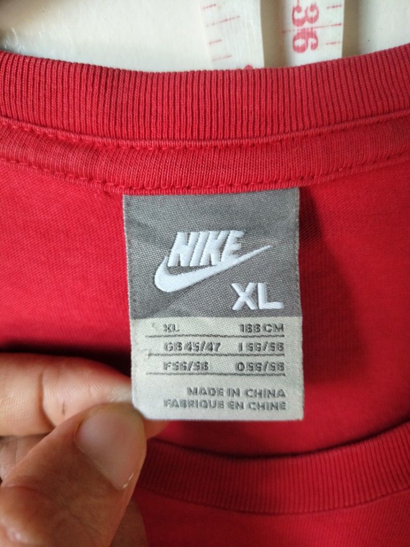 VINTAGE NIKE (Category: Tshirts & Polo Shirts ) located in Calbayog City. Submitted by mr.thrifter_ph. (Listing ID 1466226504, Image 3). Description: NIKE - EXTRA LARGE - Width 22 - Length 31 - Good Condition - Colorrate 9/10 - NO ISSUE.