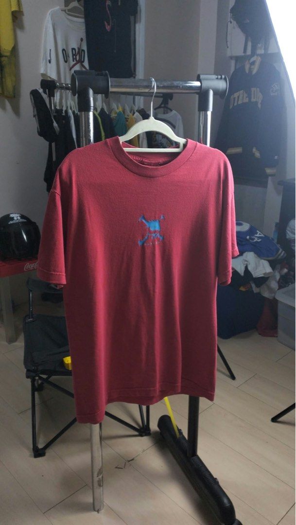 Vintage Oakley Red T-Shirt Medium (Category: Tshirts & Polo Shirts ) located in Cavite. Submitted by merielleceniza12 (Listing ID 1466281976, Image 2). Description: - Brand: Oakley - Type: Classic Streetwear T-Shirt - Size: Medium - Color: Red with Blue graphics - Details: Blue raised logo on chest, large blue ellipse graphic on back - Condition: Excellent, classic branding tag.