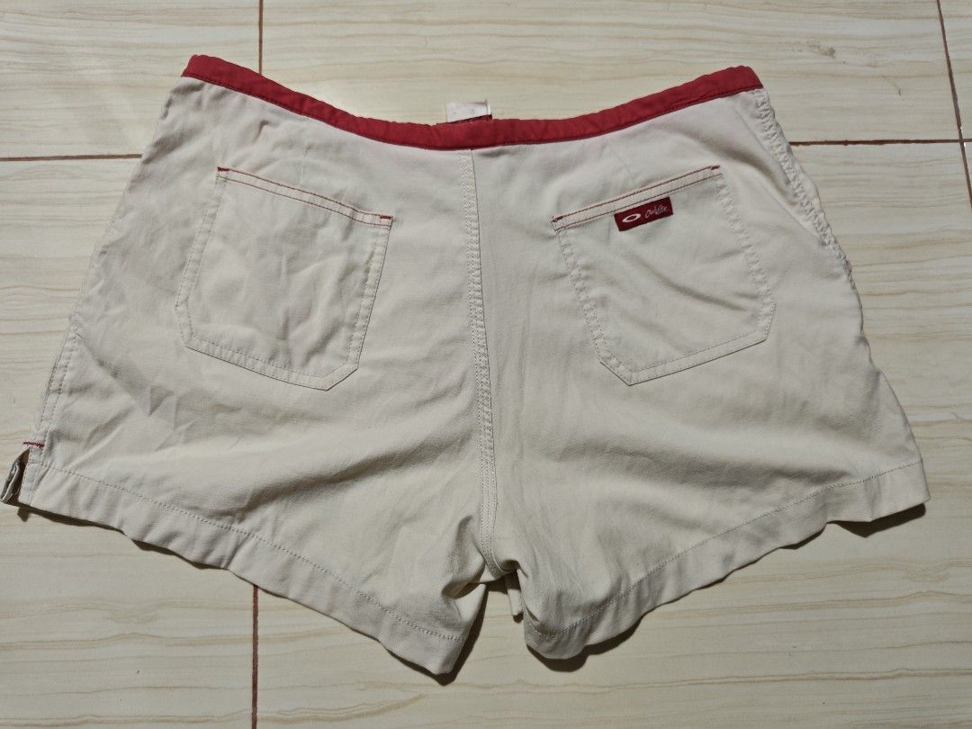 Vintage Oakley Short (Category: Shorts) located in Midsayap. Submitted by indigoventure (Listing ID 1466328327, Image 2). Description: Excellent Condition no issue.