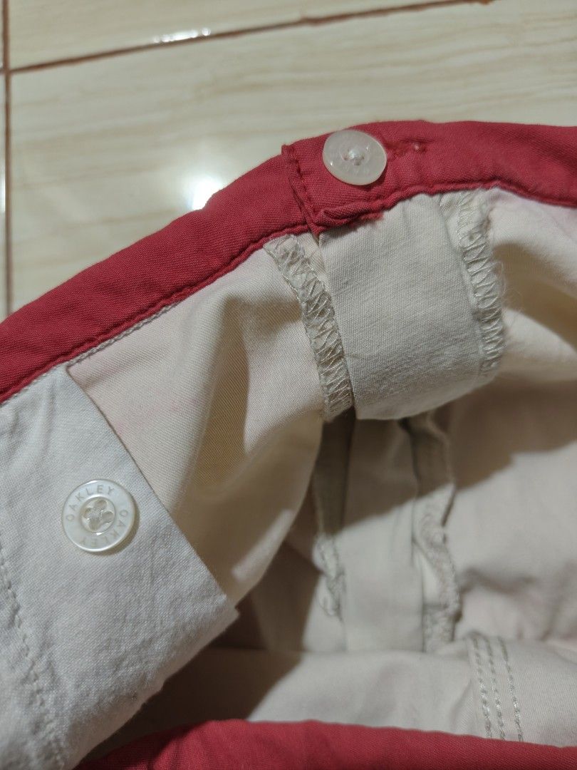 Vintage Oakley Short (Category: Shorts) located in Midsayap. Submitted by indigoventure (Listing ID 1466328327, Image 3). Description: Excellent Condition no issue.