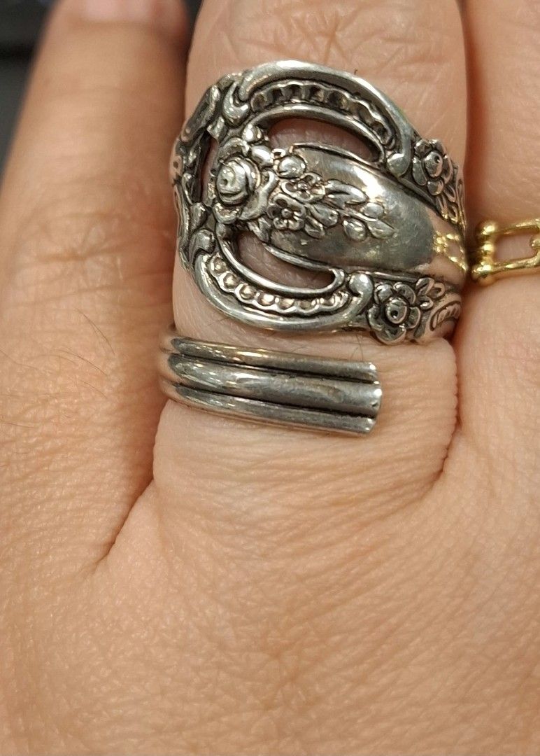 Vintage Silver Wrap around Spoon Ring (Category: Rings) located in Taguig. Submitted by chaicms1030 (Listing ID 1466182568, Image 1). Description: Vintage Silver Wrap around Spoon Ring Adjustable open Ring Searchable Brand .