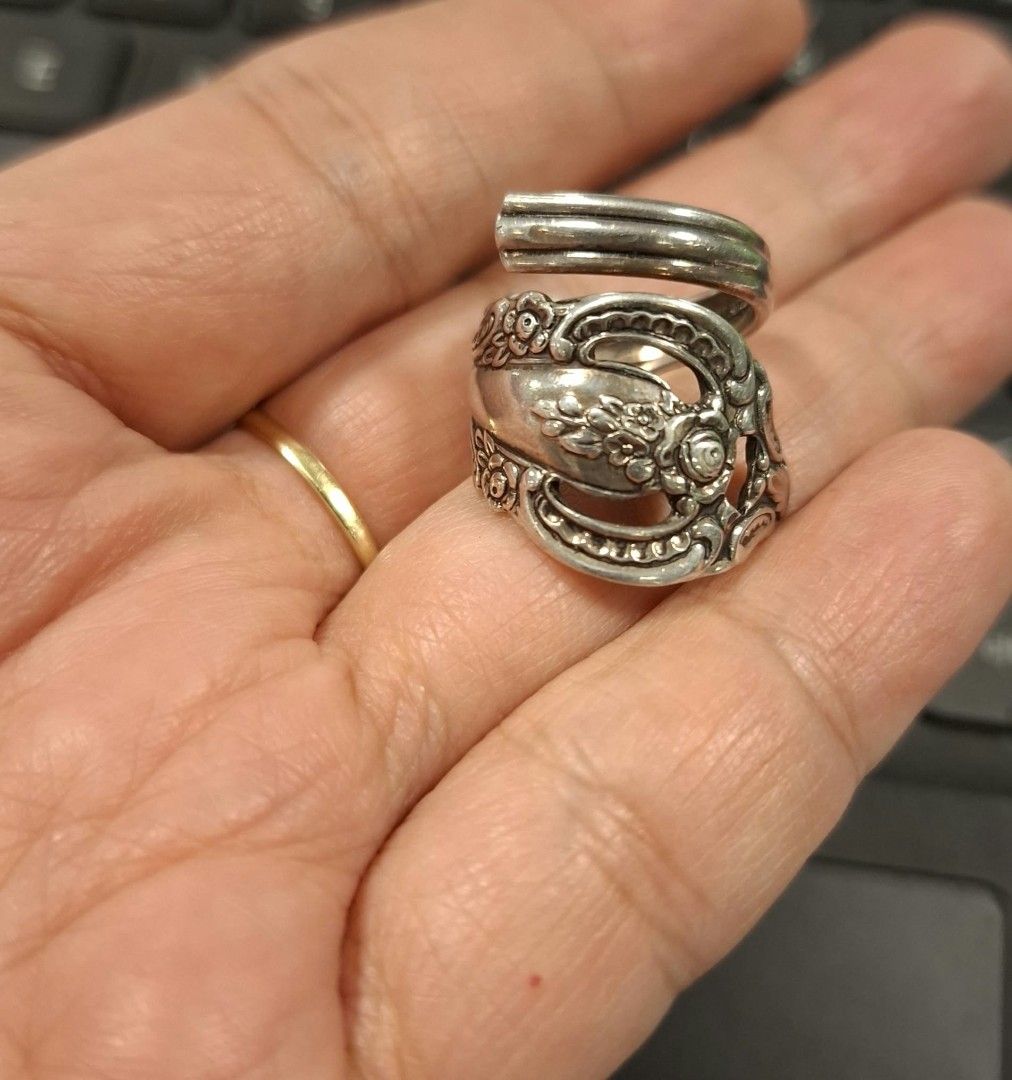 Vintage Silver Wrap around Spoon Ring (Category: Rings) located in Taguig. Submitted by chaicms1030 (Listing ID 1466182568, Image 2). Description: Vintage Silver Wrap around Spoon Ring Adjustable open Ring Searchable Brand .
