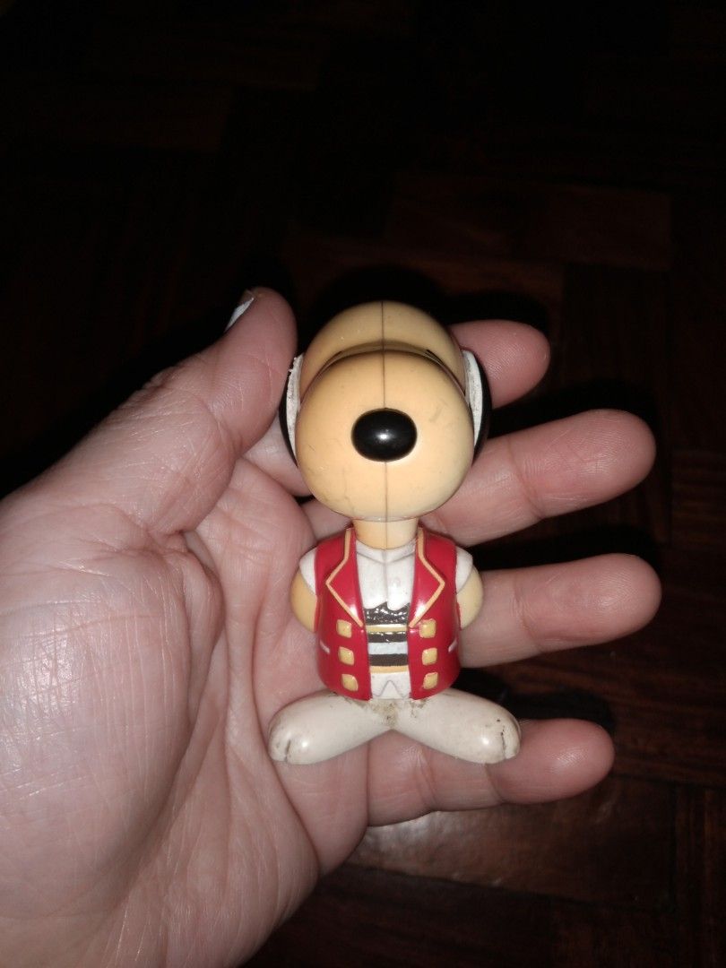 Vintage snoopy figure (Category: Kids Toys) located in Quezon City. Submitted by eidorableshop (Listing ID 1466166428, Image 1). Description: .