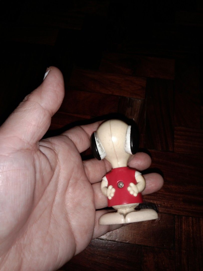 Vintage snoopy figure (Category: Kids Toys) located in Quezon City. Submitted by eidorableshop (Listing ID 1466166428, Image 3). Description: .