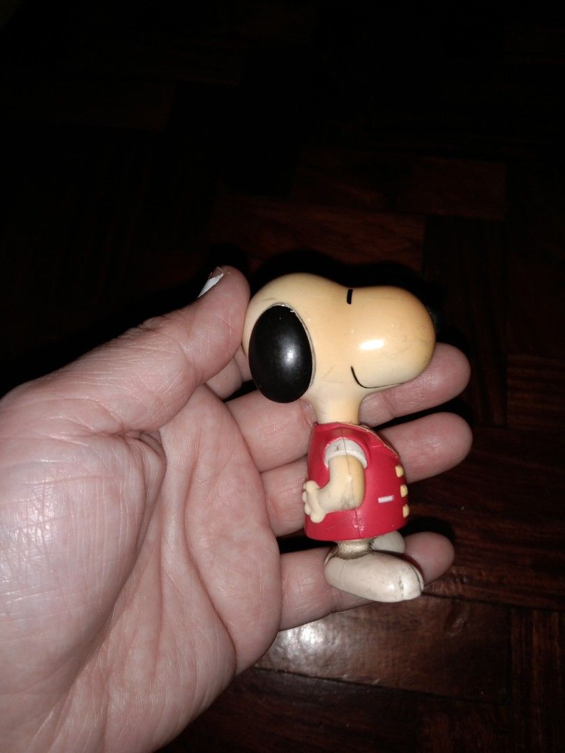 Vintage snoopy figure (Category: Kids Toys) located in Quezon City. Submitted by eidorableshop (Listing ID 1466166428, Image 2). Description: .
