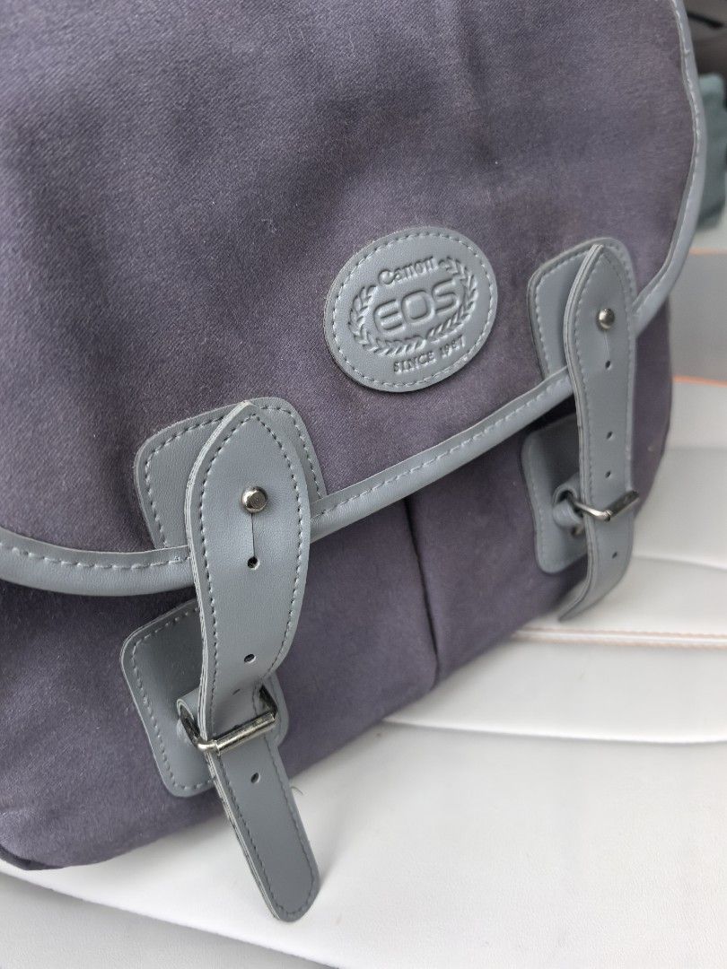 Vintage Style Canon EOS Camera bag (Category: Camera Bags & Carriers) located in Quezon City. Submitted by vintagespektroom (Listing ID 1466173736, Image 3). Description: FOR SALE: Vintage-Style Canon EOS Camera Bag ✨ Excellent condition! Perfect for photographers looking for a classic, vintage-style camera bag. Dimensions: Height: 27 cm Width: 31 cm Depth: 15 cm Capacity: Suitable for 1 camera body + 2 lenses 💰 Price: ₱1,800 📍 Location: Quezon