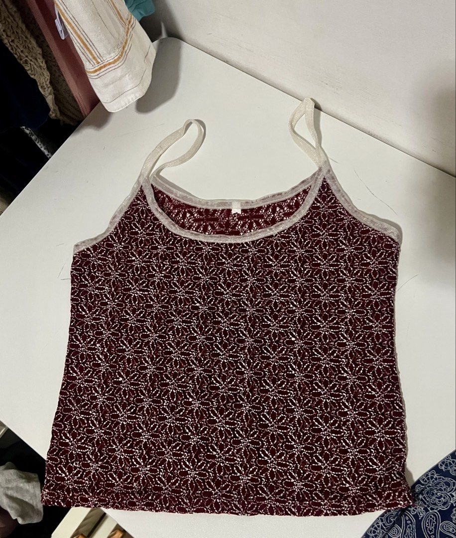 Vintage Y2K ibiza top (Category: Sleeveless) located in San Leonardo. Submitted by hmmmhehe (Listing ID 1466323364, Image 1). Description: Vintage top no brand no issues rfs: declutterring fits small.