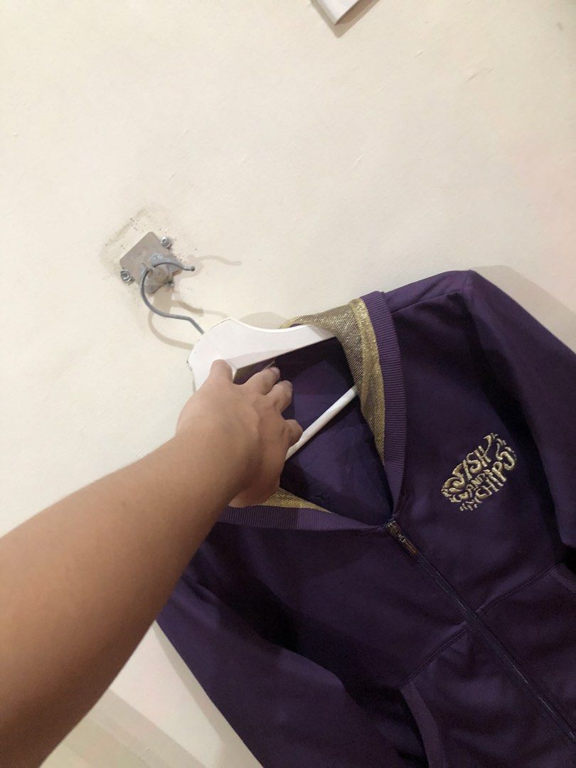 Violet Hoodie (Category: Coats, Jackets and Outerwear) located in Oas. Submitted by alithrifthunter (Listing ID 1466279767, Image 3). Description: .