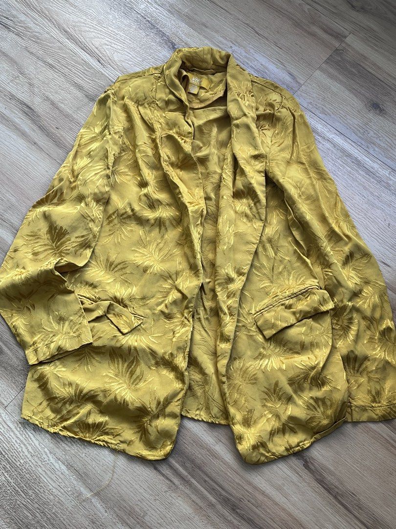 Viva Couture Yellow Gold Blazer (Category: Coats, Jackets and Outerwear) located in Paranaque City. Submitted by PrelovedClosetetc (Listing ID 1466336395, Image 2). Description: Fits S-M Missing belt.
