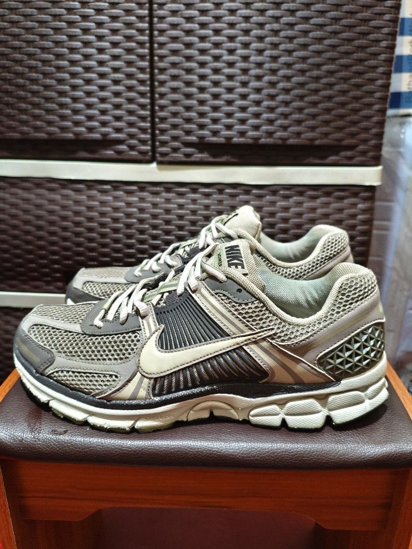 Vomero 5 Cobblestone (Category: Casual Shoes) located in Caloocan City. Submitted by zenfire.f398ed (Listing ID 1466289027, Image 3). Description: For sale!!! Nike Vomero 5 Cobblestone Size 9.5US Men / 10.5US Women Good condition Php 2200 Loc: South Caloocan / Sta. Cruz Manila Delivery thru Lalamove or Ship PM...