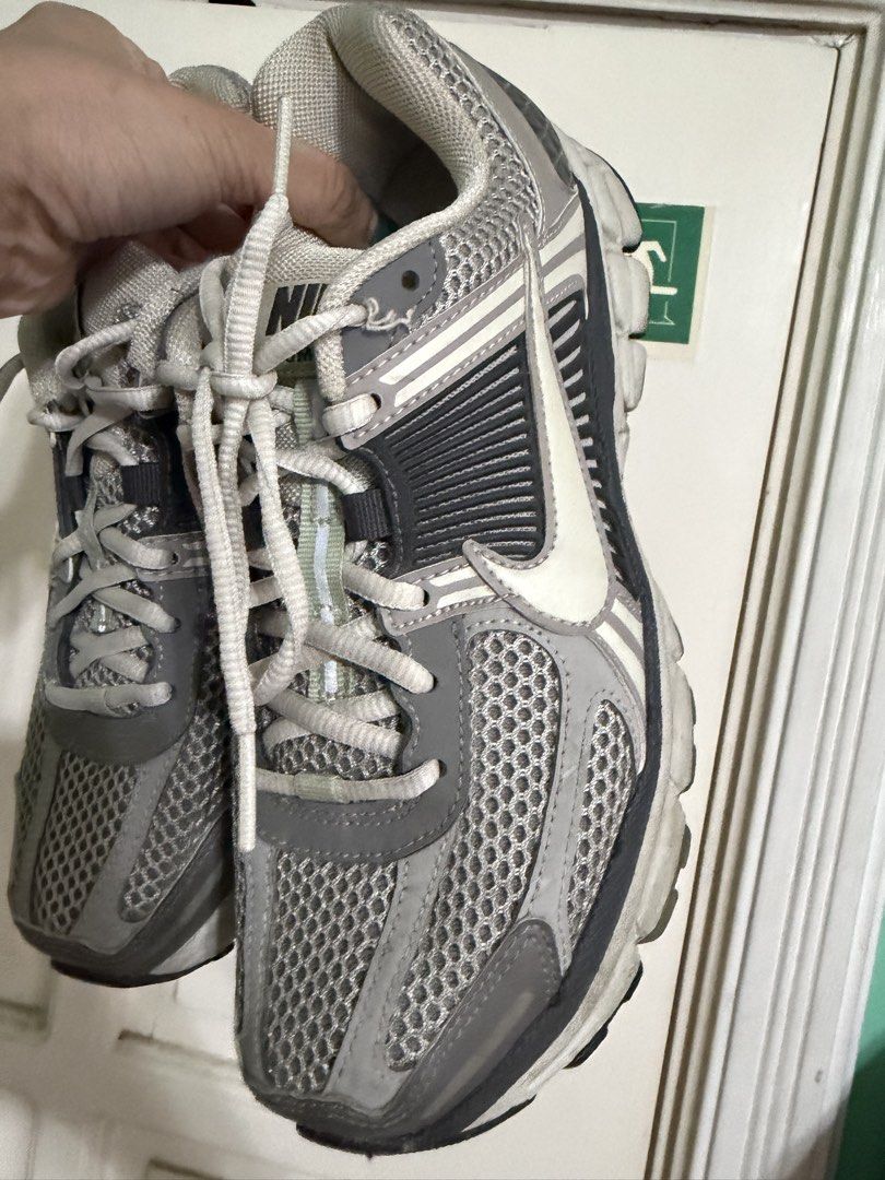 Vomero “Iron Ore” (Category: Sneakers & Footwear) located in Las Pinas. Submitted by ebesarabia (Listing ID 1466236996, Image 2). Description: Needs cleaning and pls see pics for marks US 8 - WOMENS .