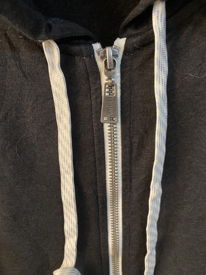 VOURI FULL ZIP JACKET (Category: Activewear) located in Cavite. Submitted by gedom (Listing ID 1466159002, Image 3). Description: Vouri jacket Size small 20/24 dimes No issue Cut tag.
