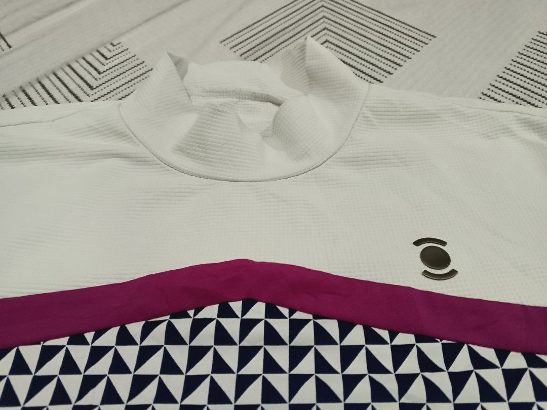W Angle Golf Top + 84 SF (Category: Activewear) located in Cebu City. Submitted by OneStop_ThriftShop_Mo (Listing ID 1466321617, Image 2). Description: W Angle ⛳🏌️💓 Premium Quality Nice color combination and design Dri-fit, malambot na madulas tela nito Neatly stitched Size95 on tag W 17.5" L 24".