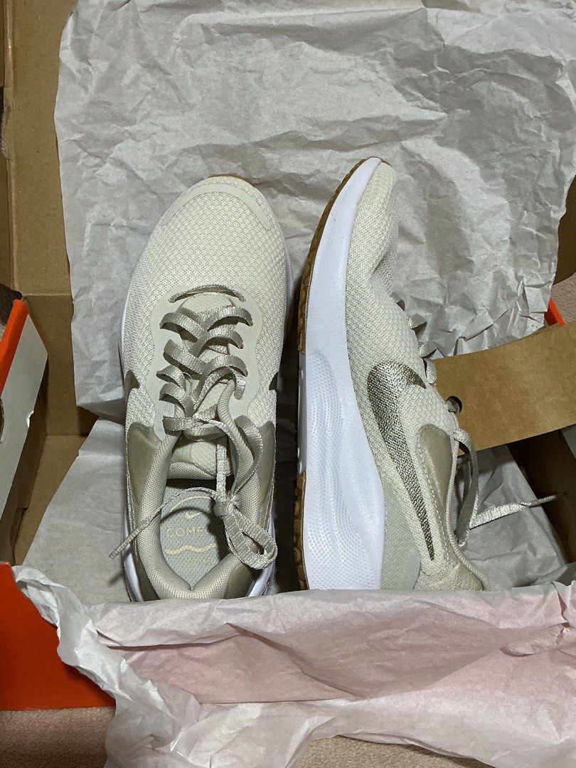 W Nike Revolution 7 (Category: Sneakers) located in Cavite. Submitted by audreyncv (Listing ID 1466324670, Image 2). Description: Brand new Original Comes with the box Size: 6 Size: 6.5 MOP: Gcash MOD: J&T Lalamove Location: Imus, Cavite.