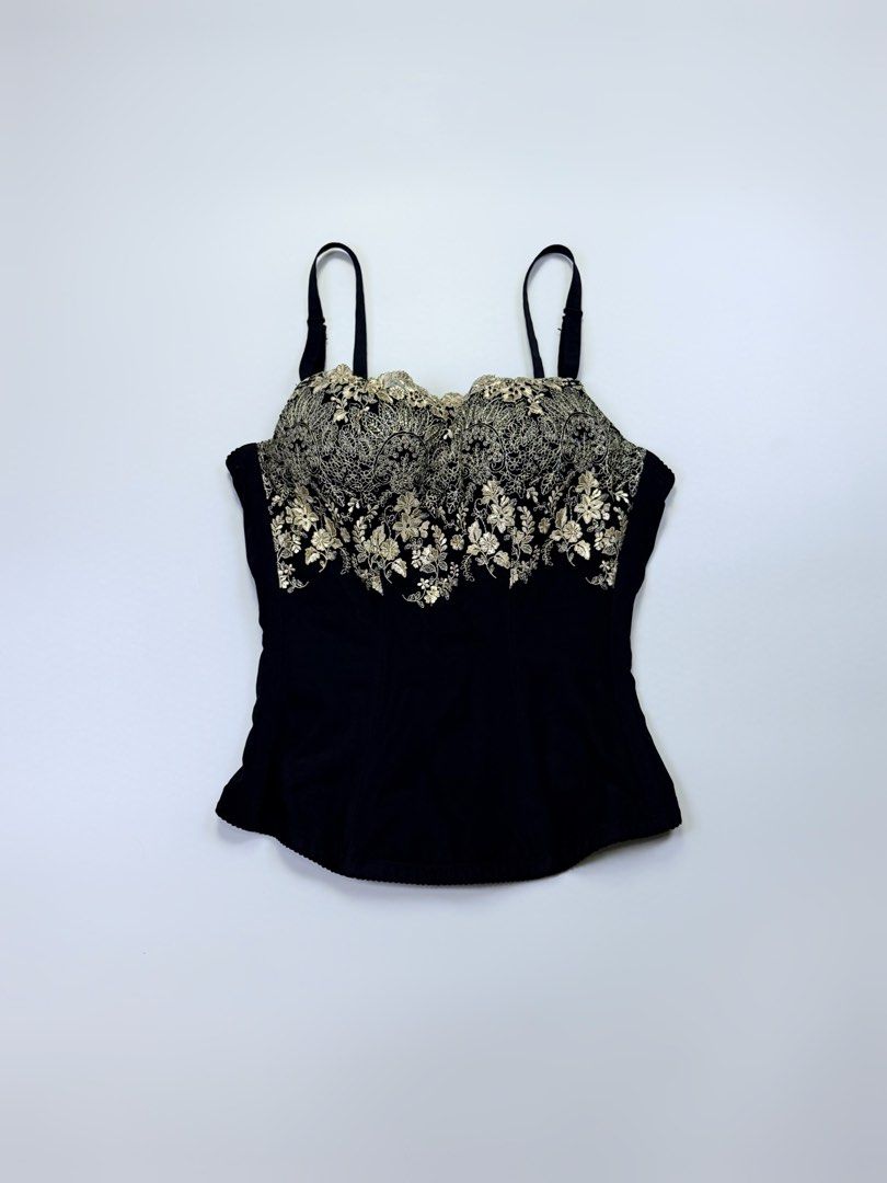 Wacoal Lace corset top (Category: Others Tops) located in Kapangan. Submitted by keythsgs74798 (Listing ID 1466275431, Image 1). Description: B75.