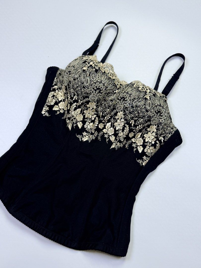 Wacoal Lace corset top (Category: Others Tops) located in Kapangan. Submitted by keythsgs74798 (Listing ID 1466275431, Image 2). Description: B75.