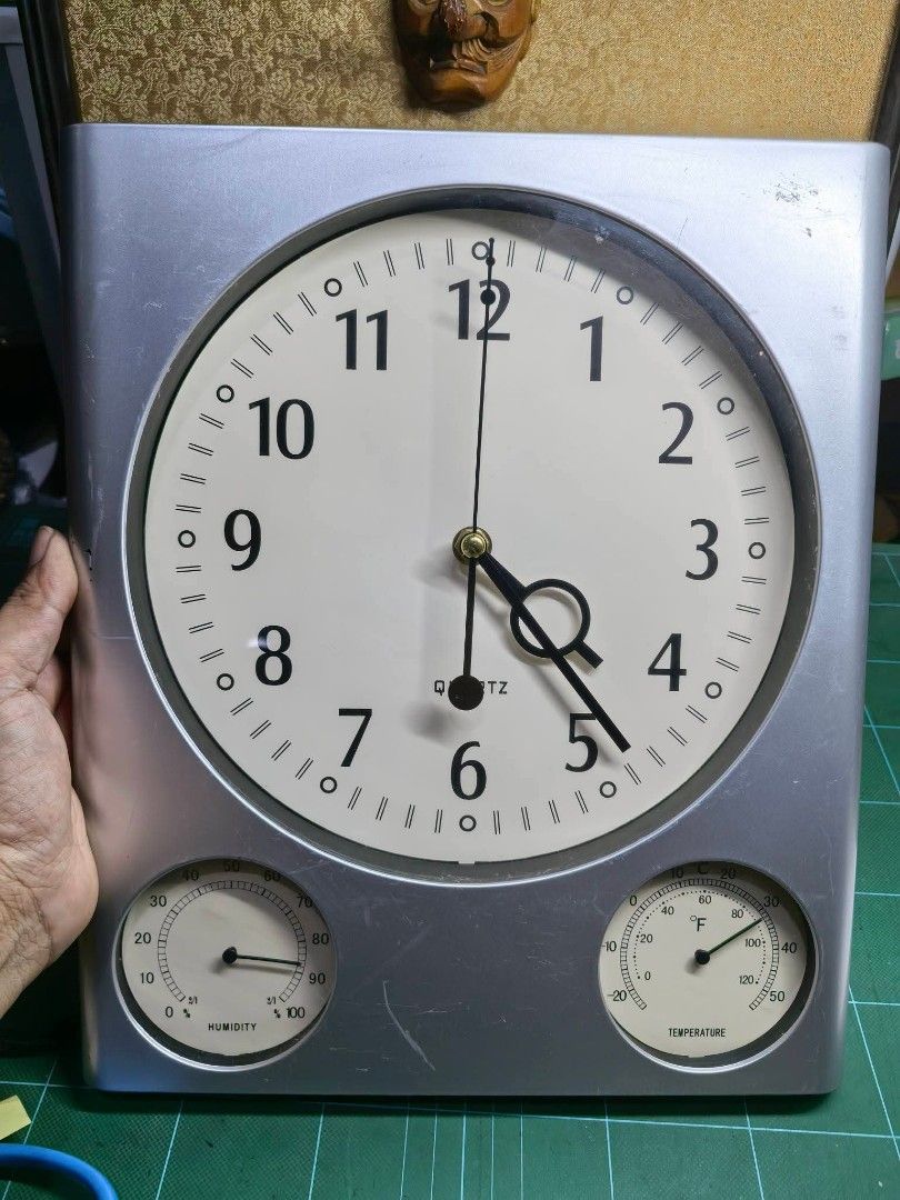 Wallclock - With Thermometer and Hygrometer (Category: Clocks) located in Cebu City. Submitted by dudes_villanueva (Listing ID 1466289191, Image 2). Description: Wallclock - With Thermometer and Hygrometer 📌 In excellent working condition. 📌 AA Battery operated. (Not included) 📌 May few light scratches Lang sa body not much of an issue L10.75xH12.5 in.