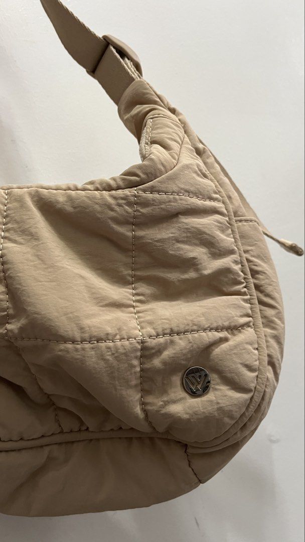 Westbronco Puffer Crescent Shoulder Bag (Category: Shoulder Bags) located in Cavite. Submitted by clarebearxx (Listing ID 1466279733, Image 2). Description: Westbronco Puffer Crescent Shoulder Bag in Khaki About the item: 📌 bought online on Westbronco Mall 📌 used once then kept Mode of Payment * BPI Bank Transfer * Gcash 🛵 (📍Cavite ) • SDD via Lalamove or Grab • J&T *sf c/o buyer ‼️Lamang ang may alam, knock offs are everywhere. Please be min