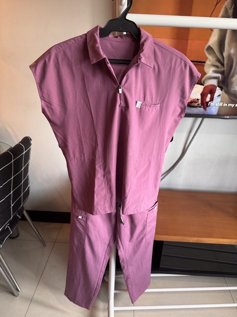 White Coat Manila scrubs (Category: Sets or Coordinates) located in Quezon City. Submitted by essief (Listing ID 1466324140, Image 1). Description: Bought for P4,190 from their Makati branch RFS: Sizing up Barely used and no issues.
