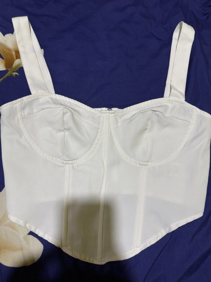 White Corset Top (Category: Sleeveless) located in Imus. Submitted by therealmf (Listing ID 1466333630, Image 1). Description: - this was bought from tiktok live - i never used it coz i don't like thick strap - negotiable pa just hit me up!.