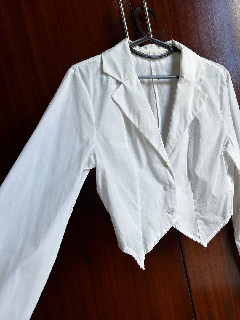 White Crop Top Flat Collar Long Sleeves (Category: Longsleeves) located in Taguig. Submitted by my.serendipithrift (Listing ID 1466205817, Image 3). Description: Size: XS-M Working buttons Perfect for office wear, layering, and formal events Washed and ready to wear.