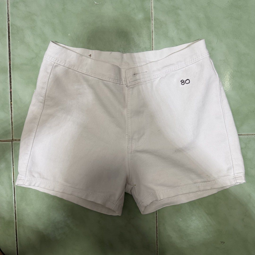 white denim shorts (Category: Shorts) located in Mandaluyong City. Submitted by the.doll.wardrobe (Listing ID 1466321583, Image 1). Description: – size: 29 – mod: meetup around mandaluyong, j&t, and lalamove – mop: gcash, pnb, bdo, maya, gotyme, & maribank.