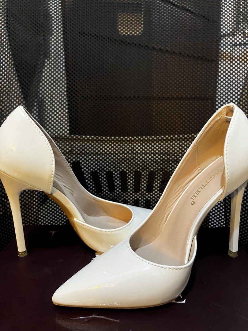 White High Heels (Category: Shoe inserts) located in Taguig. Submitted by 04.nmm (Listing ID 1466188893, Image 3). Description: Shein White Heels size 5.5 Used once Rfs: wrong size Price negotiable.