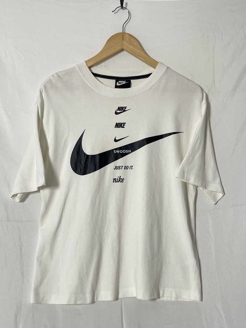 White Nike Just Do It Graphic Sport Shirt (Category: Tshirts & Polo Shirts ) located in Imus. Submitted by mochi.rella (Listing ID 1466330708, Image 1). Description: White NK Just Do It Good Condition S on tag | Fit M W 20 | L 24 .