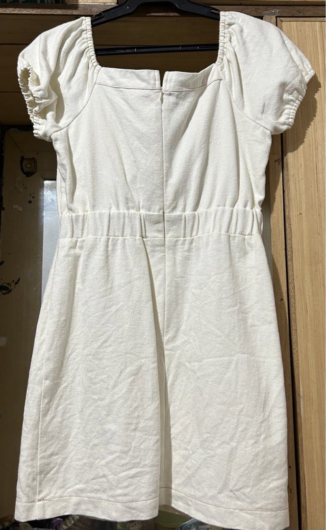 White Padded Dress (Category: Dresses) located in Manila. Submitted by lueur000 (Listing ID 1466278315, Image 2). Description: Small - Slight denim - Padded - Waist - 25-27 .