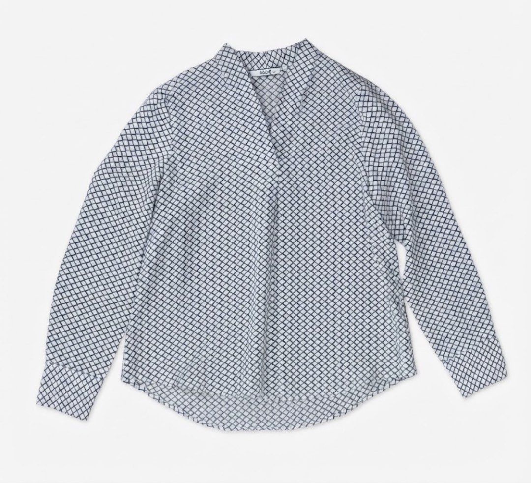 White pattern V-neck long sleeve formal blouse (Category: Longsleeves) located in Cebu City. Submitted by whiterabbitmint (Listing ID 1466308311, Image 1). Description: .