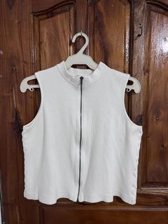 (Category: ) located in . Submitted by gbwardrobe (Listing ID 1466196296, Image 1). Description: .