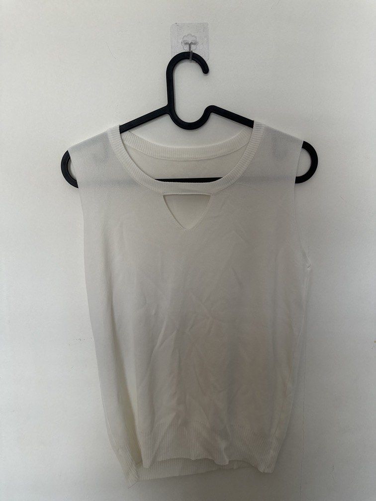 White Sleeveless Top (Category: Sleeveless) located in Subic. Submitted by toocutetokeep (Listing ID 1466201335, Image 1). Description: Rfs Decluttering.
