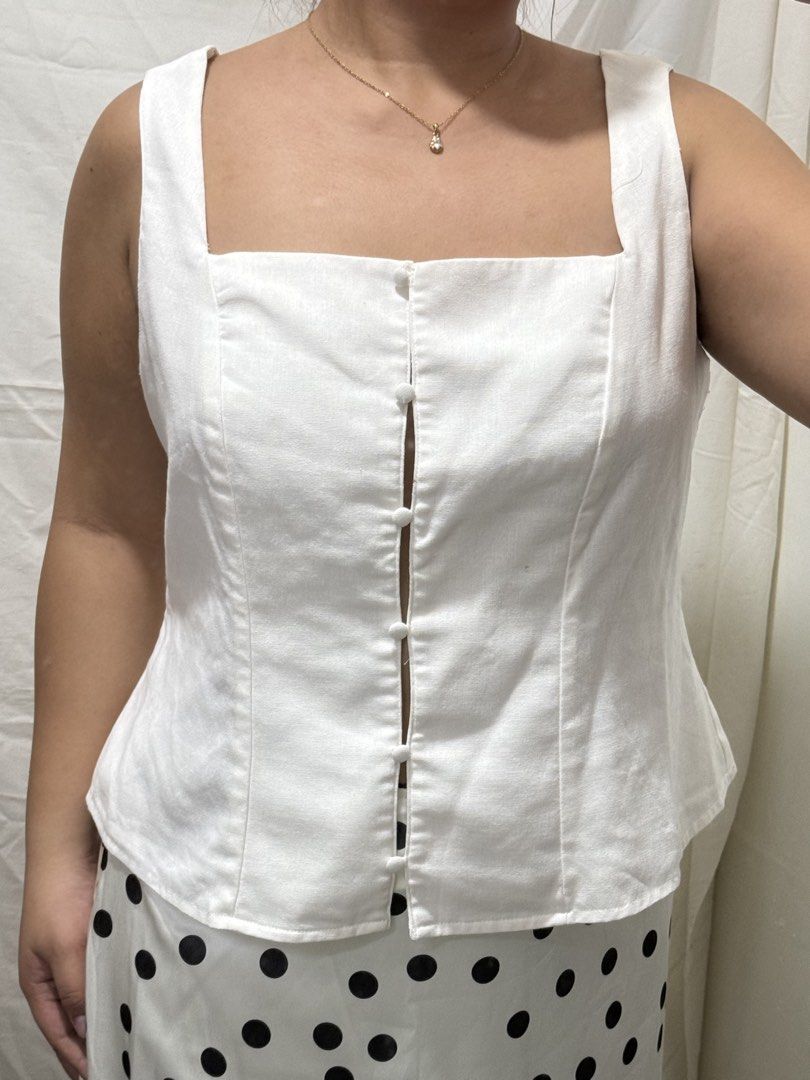 White Square Neck Tank Top with Covered Buttons (Category: Sleeveless) located in Manila. Submitted by halsea (Listing ID 1466225276, Image 1). Description: l-xl.