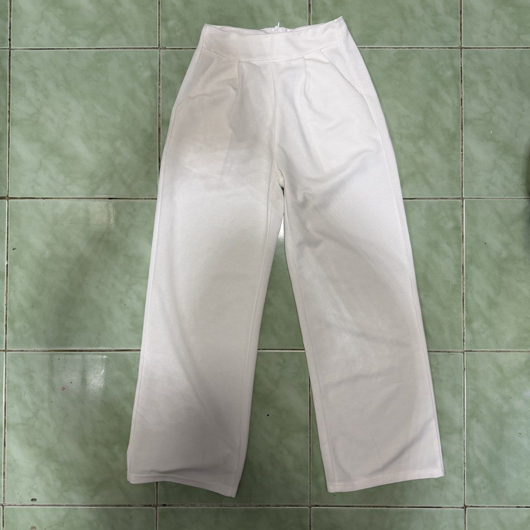 white trouser (Category: Jeans) located in Mandaluyong City. Submitted by the.doll.wardrobe (Listing ID 1466321235, Image 1). Description: – size: s – mod: meetup around mandaluyong, j&t, and lalamove – mop: gcash, pnb, bdo, maya, gotyme, & maribank.