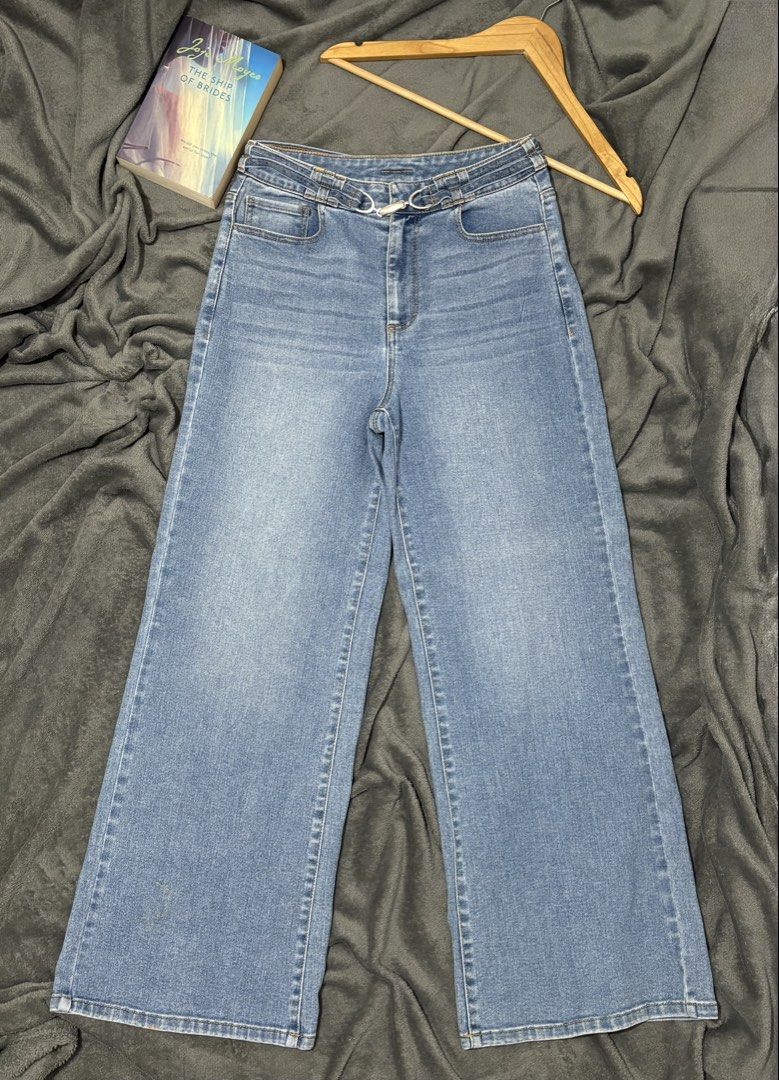 Wideleg Premium Denim Jeans Size 30 (Category: Jeans) located in General Trias. Submitted by hiraethcullen (Listing ID 1466326683, Image 1). Description: Waist - 30 Length - 40 Direct JNT 📍 General Trias Cavite.