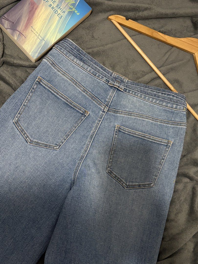 Wideleg Premium Denim Jeans Size 30 (Category: Jeans) located in General Trias. Submitted by hiraethcullen (Listing ID 1466326683, Image 3). Description: Waist - 30 Length - 40 Direct JNT 📍 General Trias Cavite.