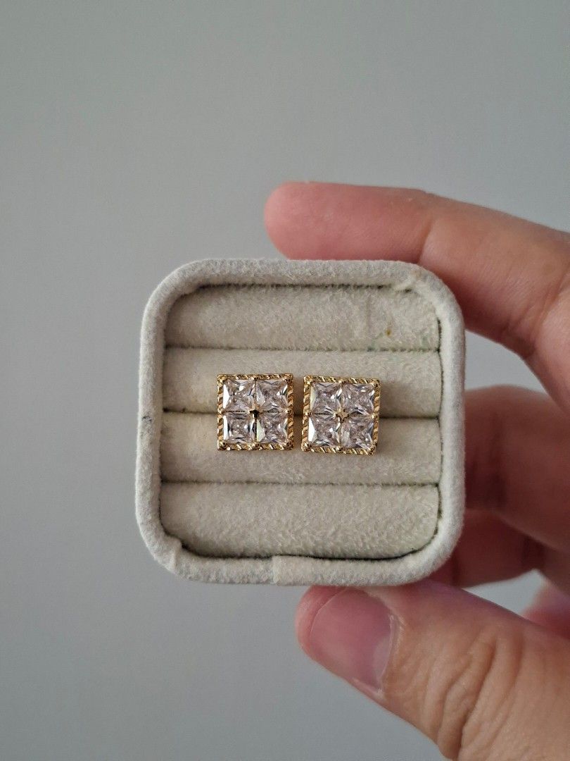 Window Inspired Square Sparkly Gold Stud Earrings (Category: Earrings) located in Dasmarinas. Submitted by danabrie22 (Listing ID 1466164842, Image 1). Description: very well-made, excellent crafstmanship 10/10 condition brand new stainless steel & white-colored cubic zirconia stones made in Hongkong.