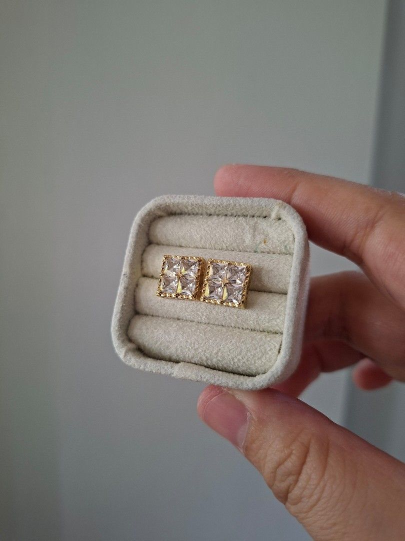 Window Inspired Square Sparkly Gold Stud Earrings (Category: Earrings) located in Dasmarinas. Submitted by danabrie22 (Listing ID 1466164842, Image 2). Description: very well-made, excellent crafstmanship 10/10 condition brand new stainless steel & white-colored cubic zirconia stones made in Hongkong.