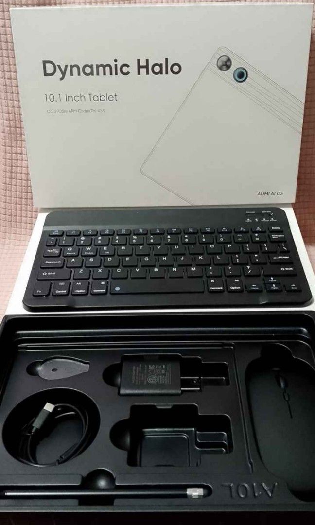 Wireless Keyboard & Mouse with accessories (Category: Computer Keyboard) located in Makati City. Submitted by eshiarhose (Listing ID 1466217340, Image 1). Description: .