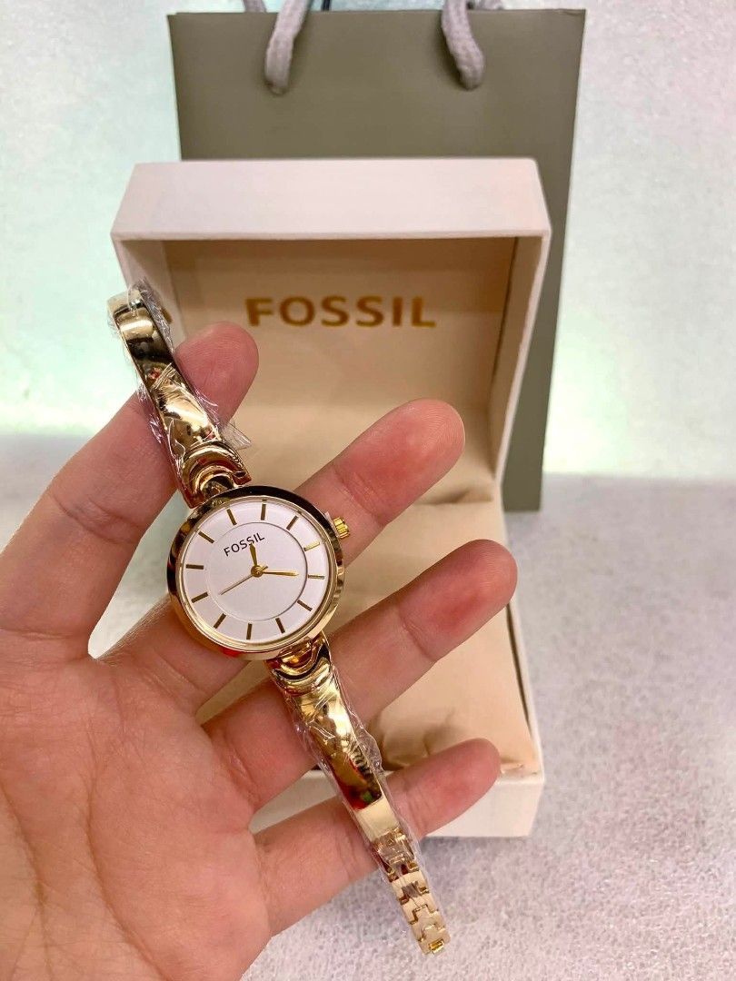 With box and paperbag (Category: Women's Watches) located in Manila. Submitted by chellesshop (Listing ID 1466172671, Image 3). Description: .