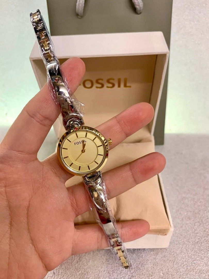 With box and paperbag (Category: Women's Watches) located in Manila. Submitted by chellesshop (Listing ID 1466172671, Image 2). Description: .