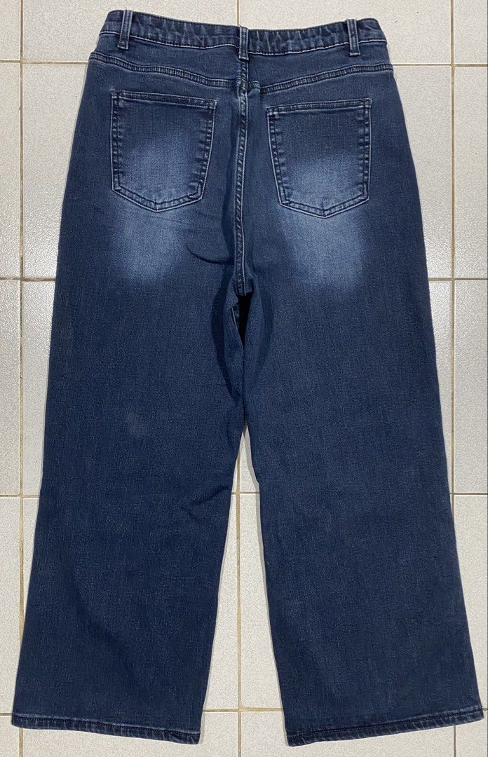 Womens Baggy Jeans (Category: Jeans) located in Mandaue City. Submitted by MJ_80 (Listing ID 1466260722, Image 2). Description: Womens Baggy Jeans Stretch Fits 30-33 Waist Best fit 30-32 Waist See photos for measurements Color Rate Condition: 9.8/10 Price : 400.