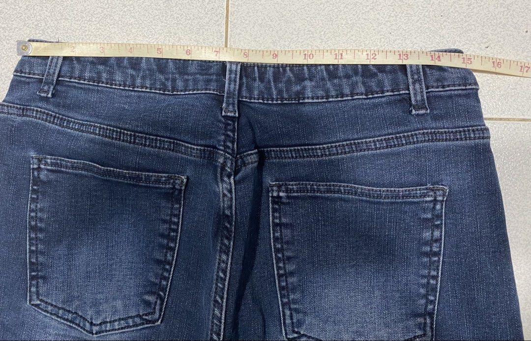 Womens Baggy Jeans (Category: Jeans) located in Mandaue City. Submitted by MJ_80 (Listing ID 1466260722, Image 3). Description: Womens Baggy Jeans Stretch Fits 30-33 Waist Best fit 30-32 Waist See photos for measurements Color Rate Condition: 9.8/10 Price : 400.