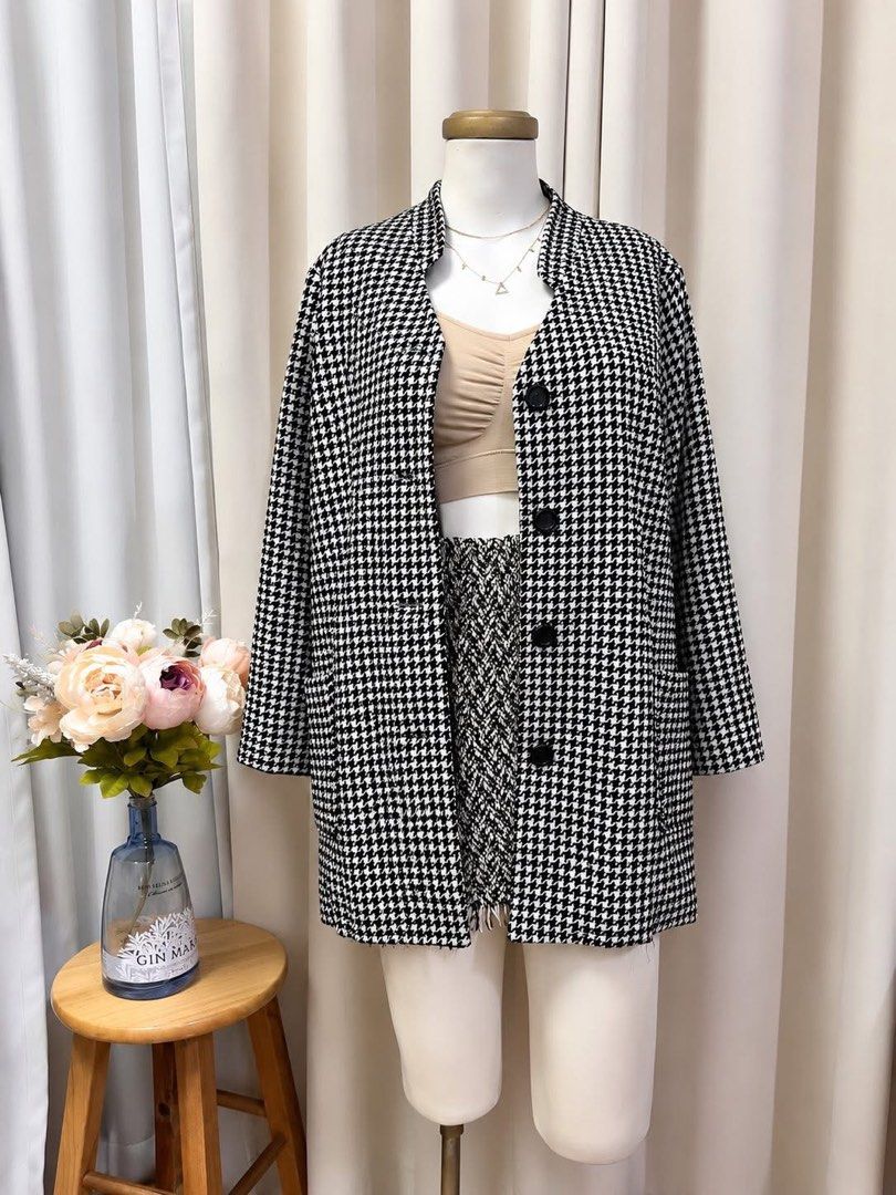 Woolen Houndstooth Coat Buttondown (Category: Coats, Jackets and Outerwear) located in Taguig. Submitted by vm.co (Listing ID 1466323587, Image 2). Description: .