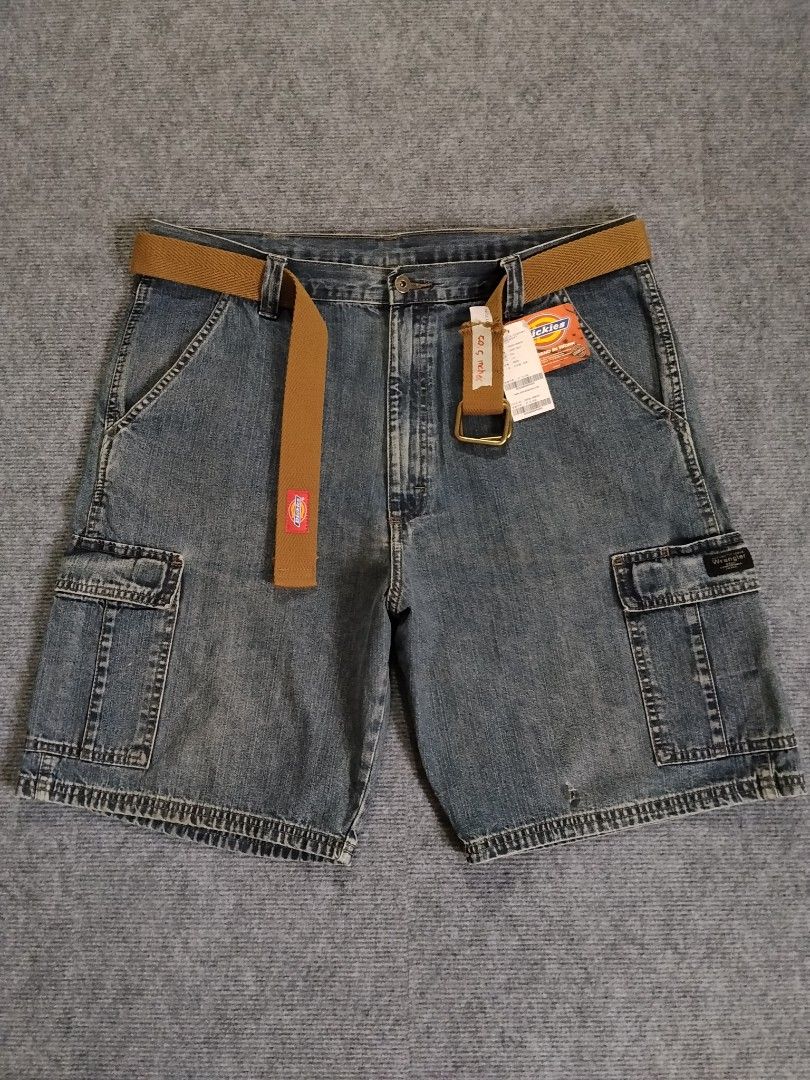 WRANGLER CARGO SHORTS (Category: Shorts) located in Kalibo. Submitted by ionsthrift (Listing ID 1466286403, Image 2). Description: 📌Ugaliing mag basa palagi, pra iwas tanong o aberya. 📌Wag na mag offer kng hndi nman kayang panindigan or bibilhin. Dahil once na nag offer ka dpat sure ka. 📌Please, manage your expectation nlng, halos lahat po ng items ay galing ukay, denedeclare ko nman pag my issue, pro pasensya na pag meron akong di napansin, l