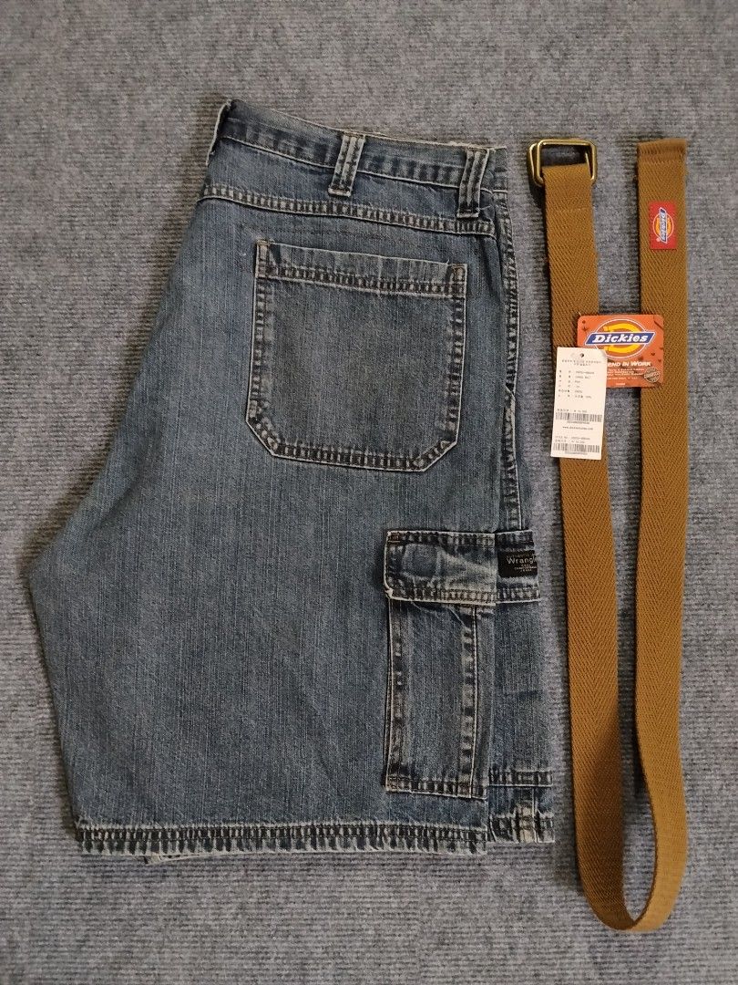 WRANGLER CARGO SHORTS (Category: Shorts) located in Kalibo. Submitted by ionsthrift (Listing ID 1466286403, Image 1). Description: 📌Ugaliing mag basa palagi, pra iwas tanong o aberya. 📌Wag na mag offer kng hndi nman kayang panindigan or bibilhin. Dahil once na nag offer ka dpat sure ka. 📌Please, manage your expectation nlng, halos lahat po ng items ay galing ukay, denedeclare ko nman pag my issue, pro pasensya na pag meron akong di napansin, l