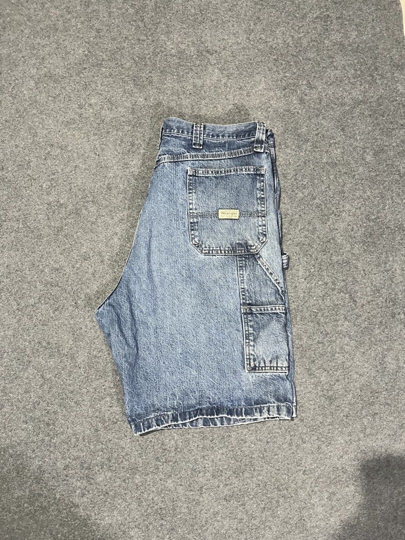 Wrangler carpenter denim jorts (Category: Shorts) located in Lapu Lapu. Submitted by jhonrener41426 (Listing ID 1466266678, Image 3). Description: Size 36/38 Length-23 Leg opening-12 Excellent condition Color rate 9.5/10 Authentic Issue none .